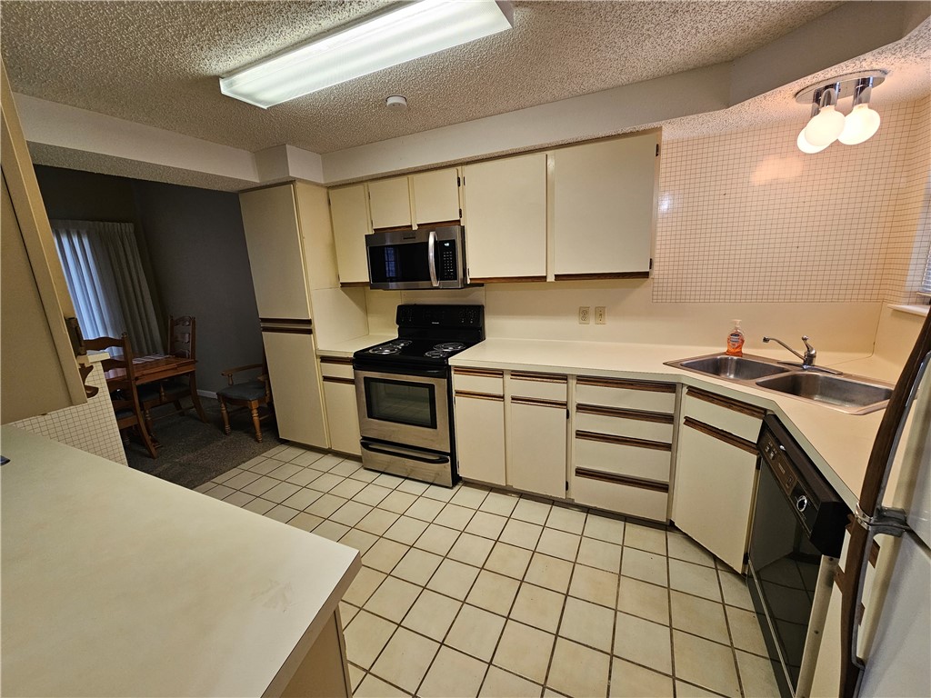 210 Oak Bay St 103 Property Photo 3