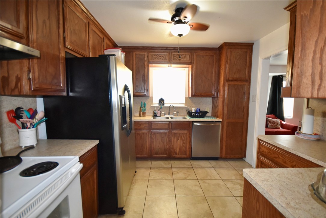 1310 E Fordyce Ave Property Photo 5