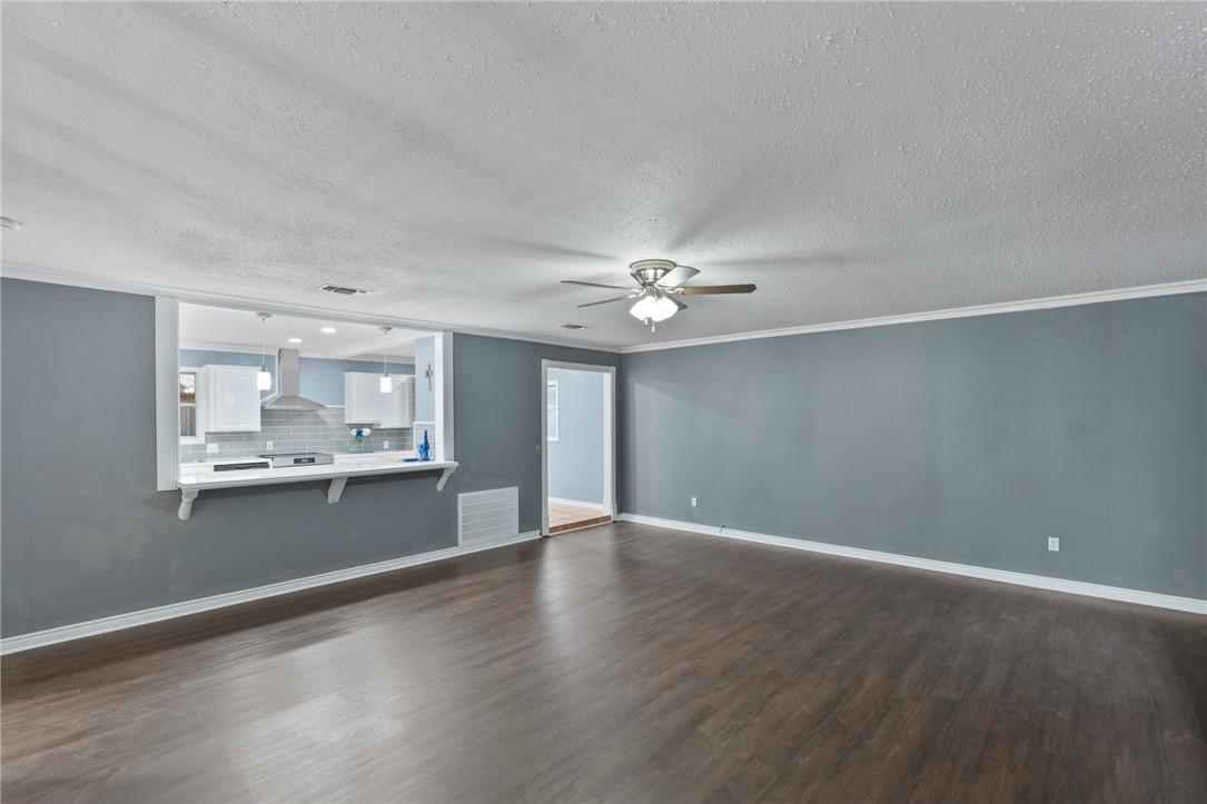 1511 Fairdale St Property Photo 4