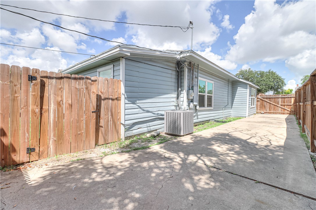 629 Atlantic St Property Photo 34