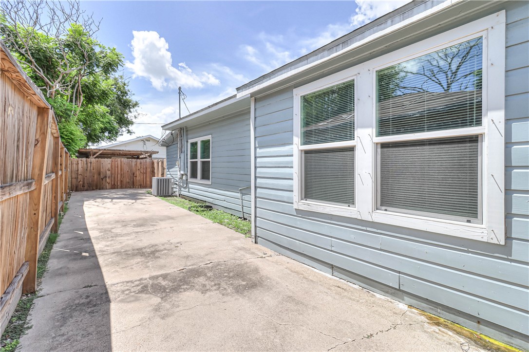 629 Atlantic St Property Photo 35