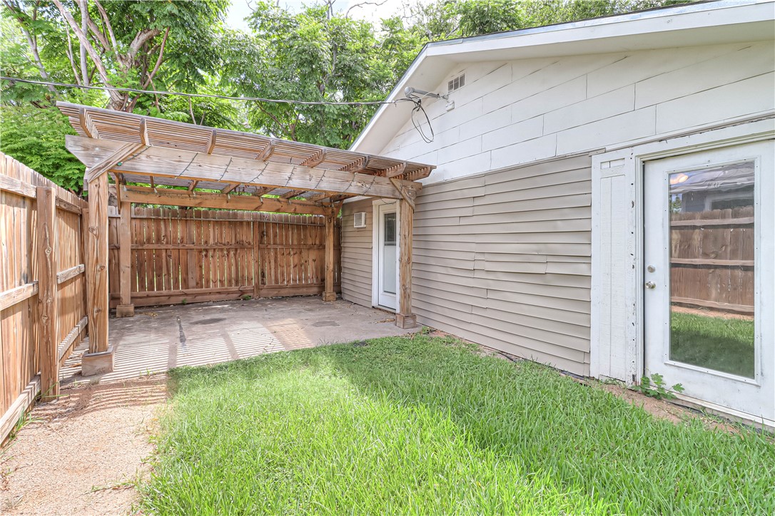 629 Atlantic St Property Photo 39
