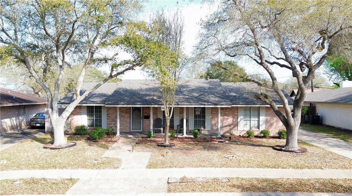 1042 Pyramid Dr Property Photo 1