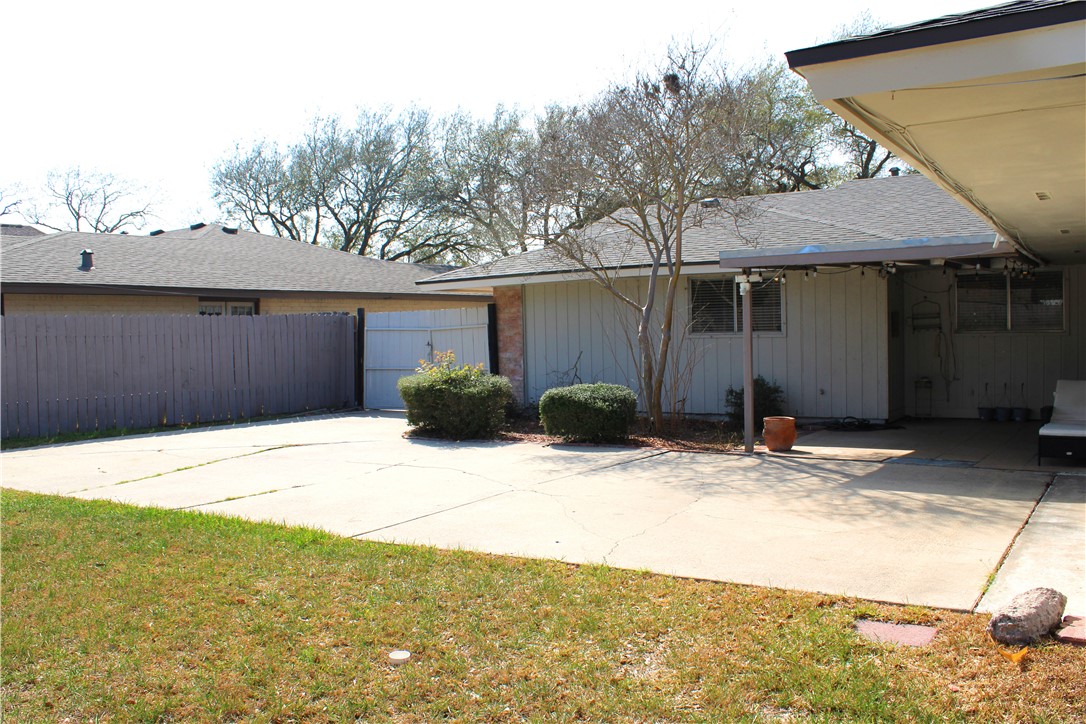 1042 Pyramid Dr Property Photo 25