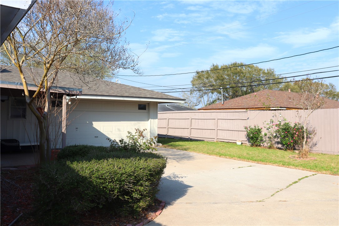 1042 Pyramid Dr Property Photo 27