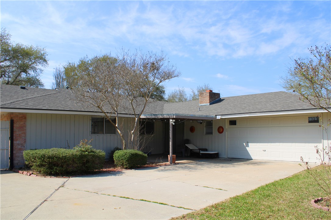 1042 Pyramid Dr Property Photo 28