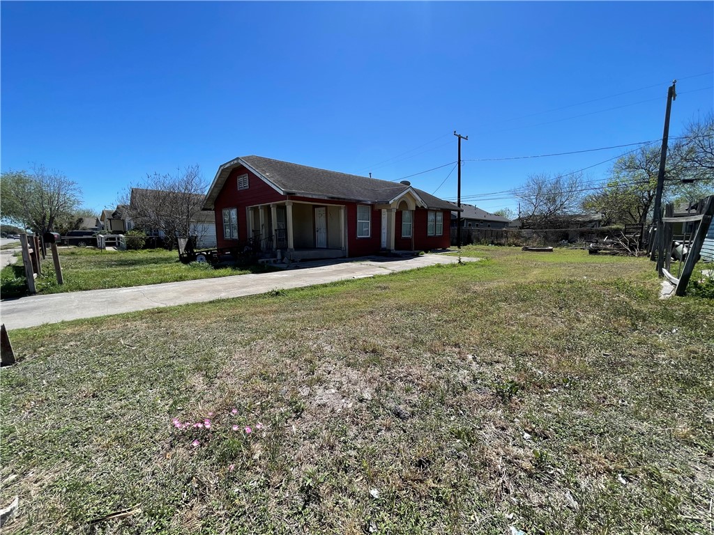 2745 Tarlton St Property Photo 2