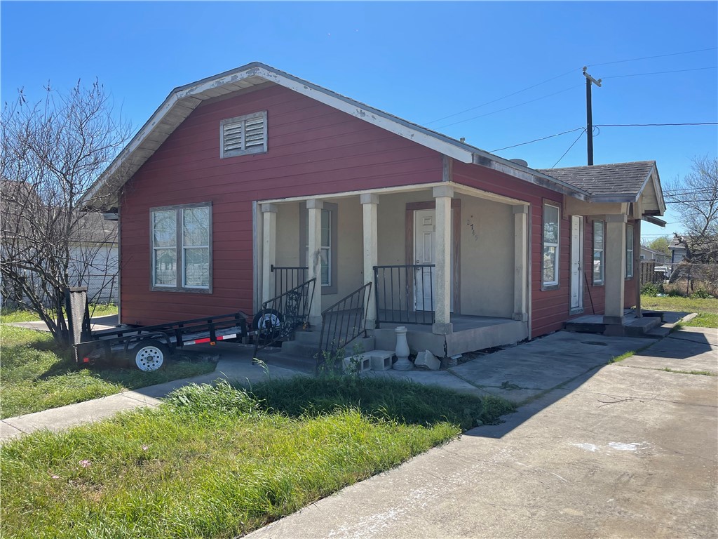 2745 Tarlton St Property Photo 3