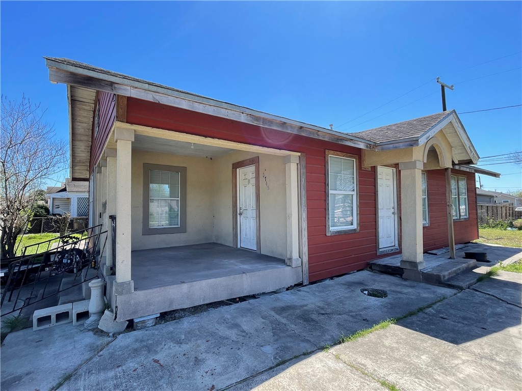 2745 Tarlton St Property Photo 4