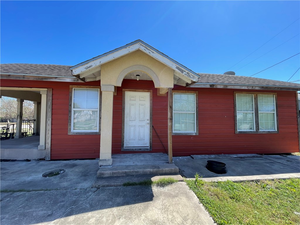 2745 Tarlton St Property Photo 5