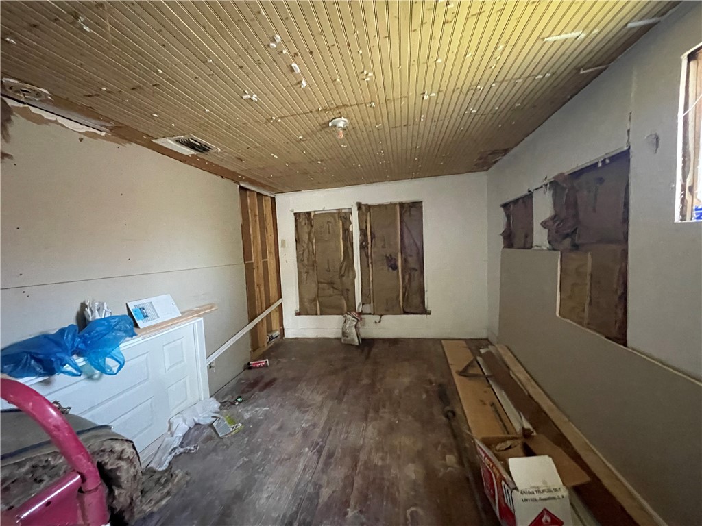 2745 Tarlton St Property Photo 14