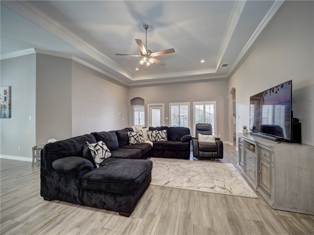 6645 Paddington Dr Property Photo 4