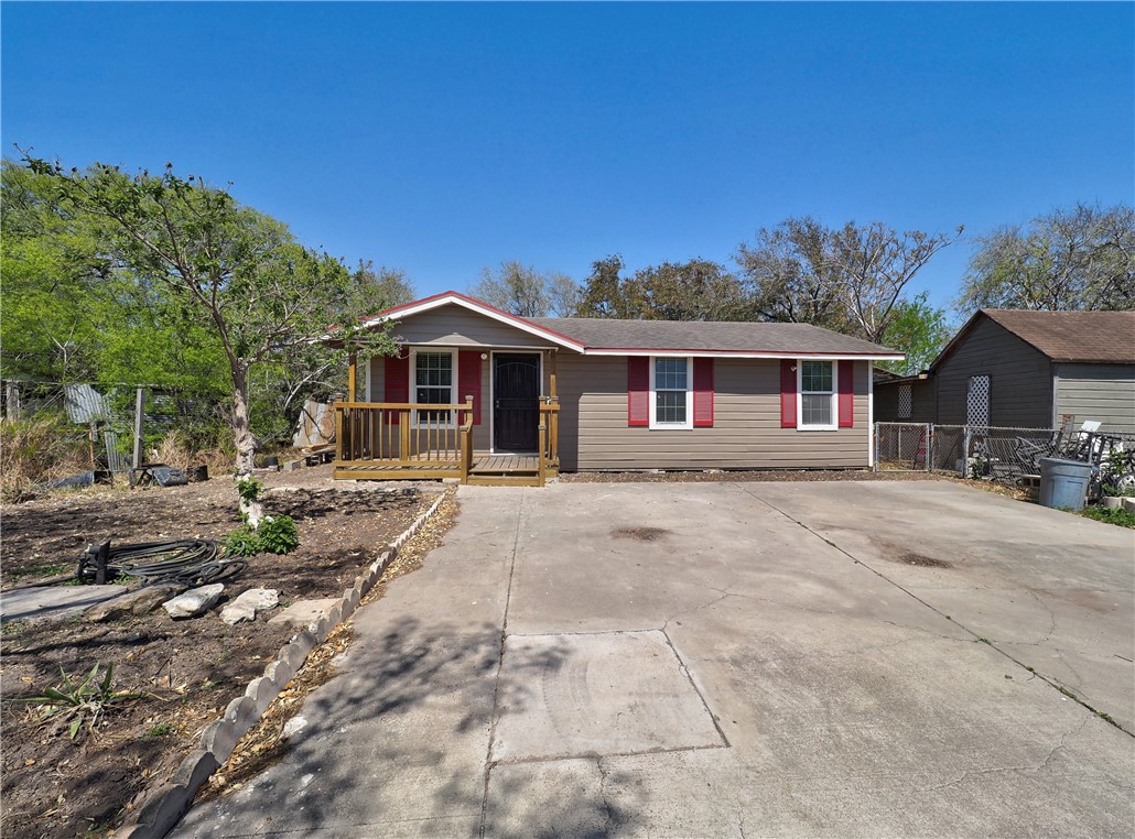 813 Martinez St Property Photo