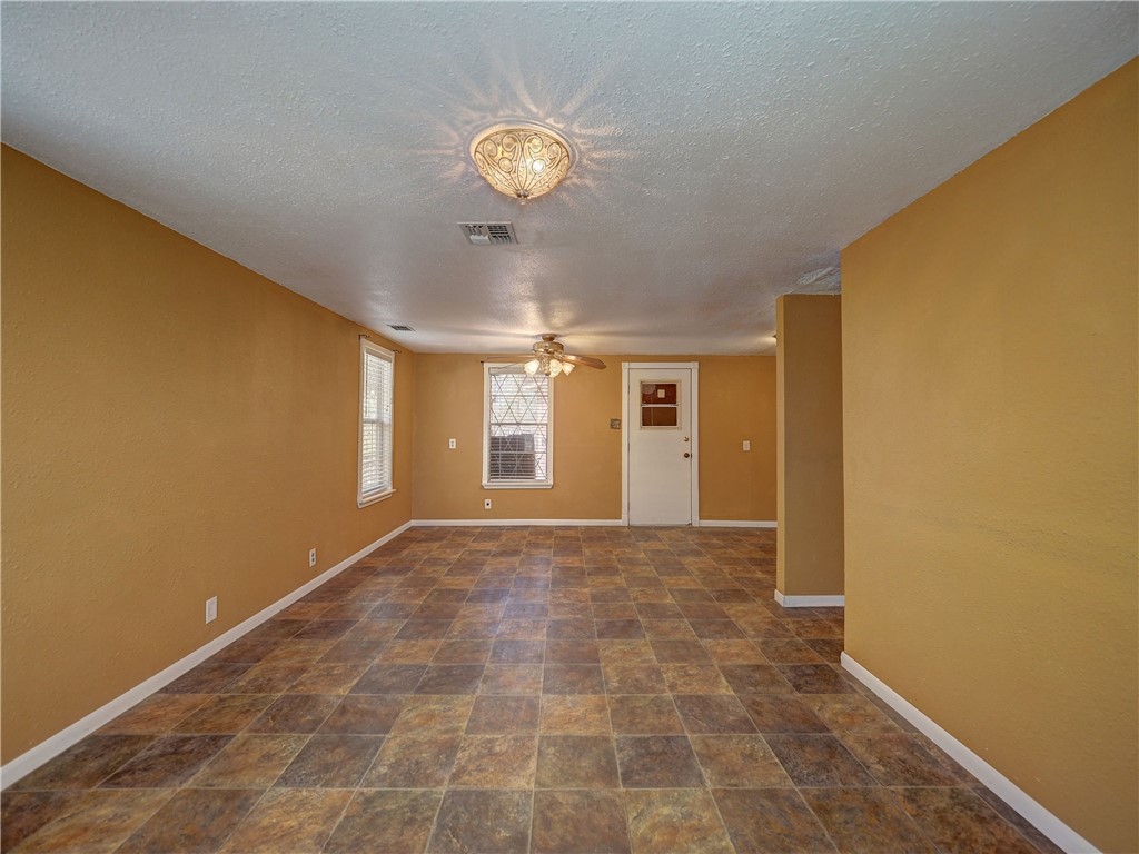 813 Martinez St Property Photo 6