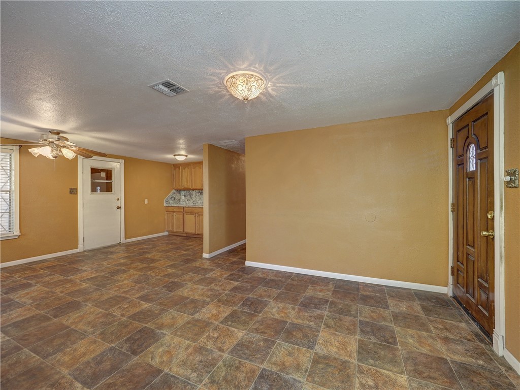 813 Martinez St Property Photo 7