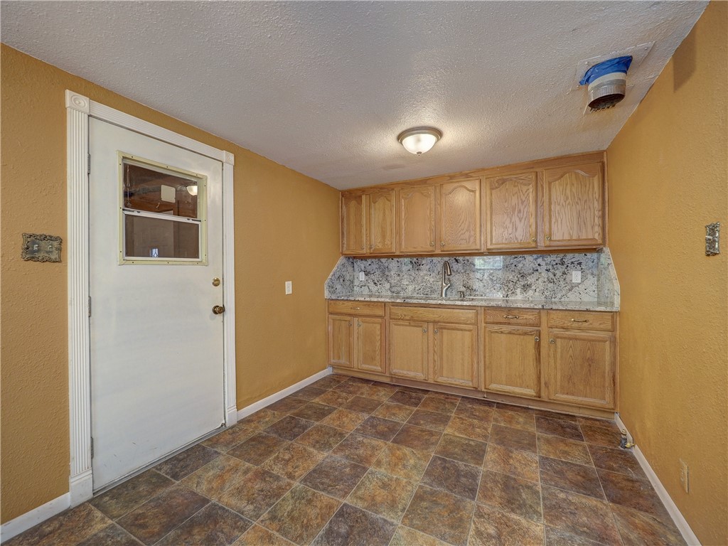 813 Martinez St Property Photo 11