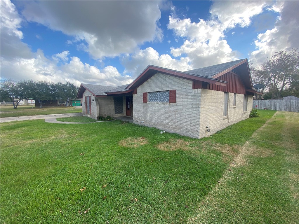 1306 Burkedale Dr Property Photo 3