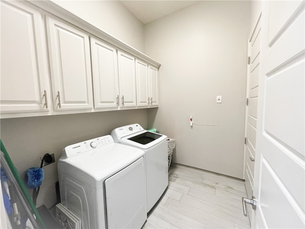 8137 Berenstain Dr Property Photo 21