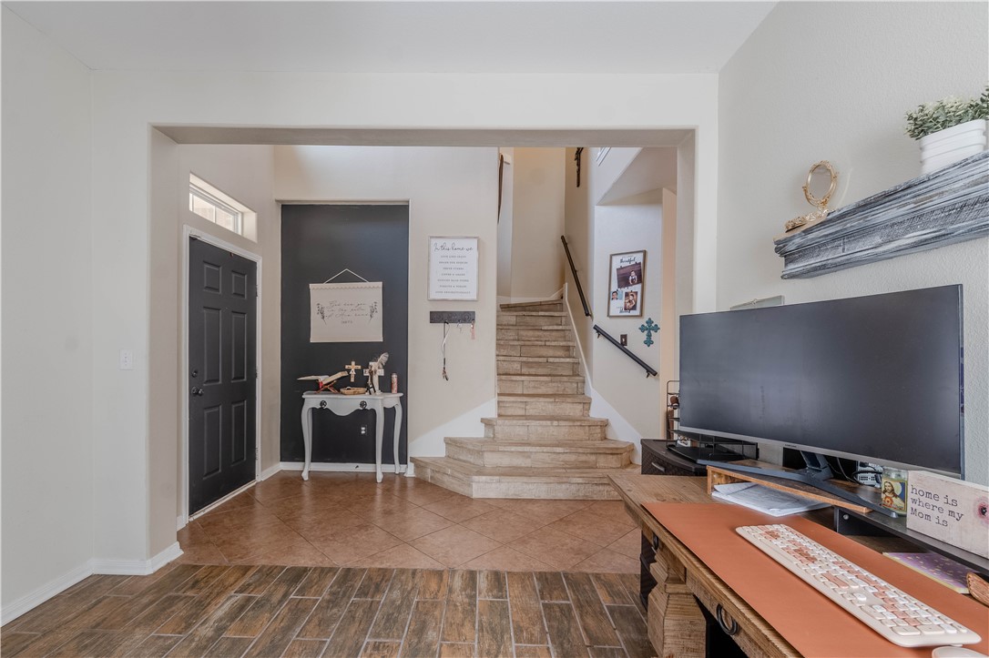 2122 Halcon St Property Photo 3