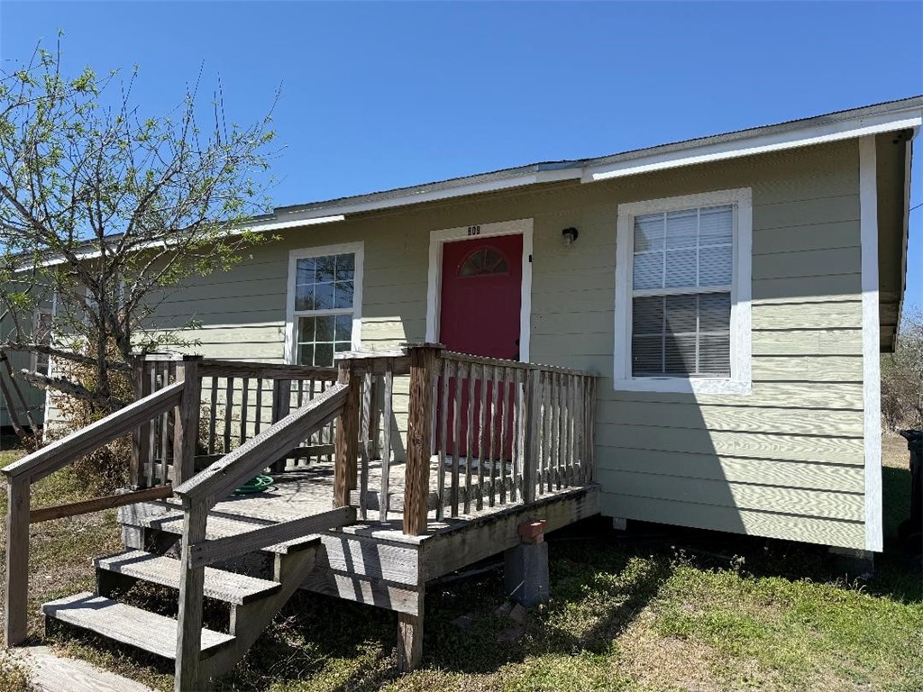 609 Victoria Ave Property Photo
