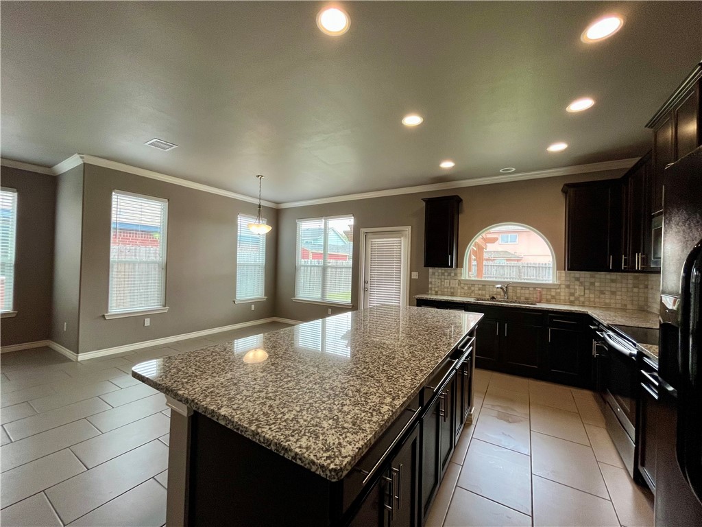 2212 Tallow Dr Property Photo 4