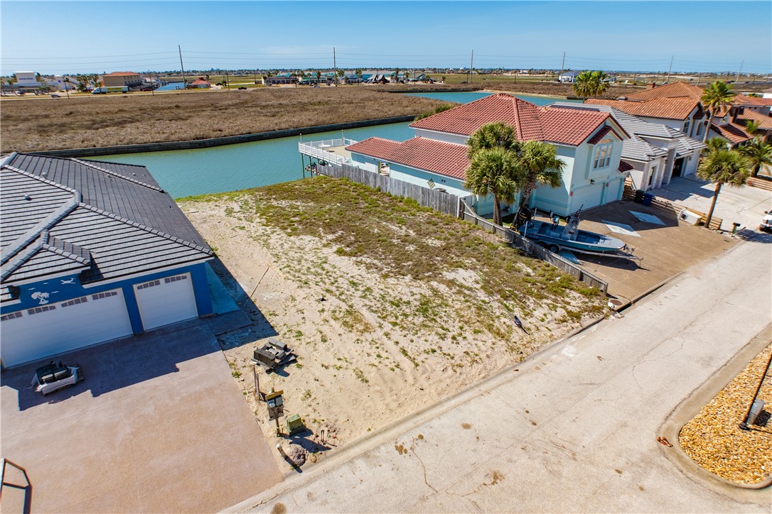 15133 Cane Harbor Blvd Property Photo 8