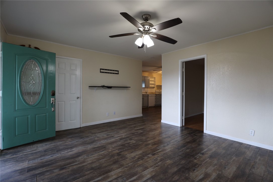 639 N Commercial St Property Photo 3