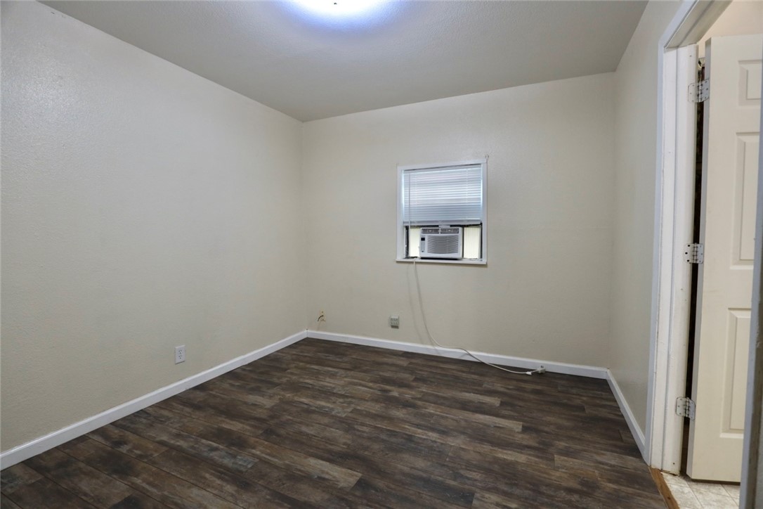 639 N Commercial St Property Photo 11