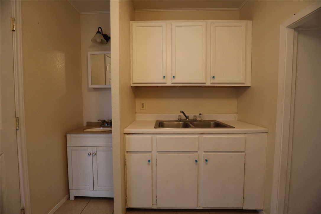639 N Commercial St Property Photo 13