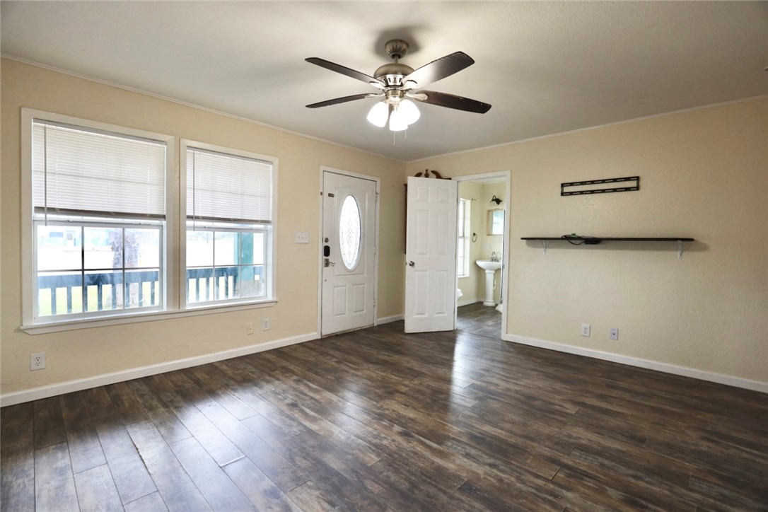 639 N Commercial St Property Photo 19