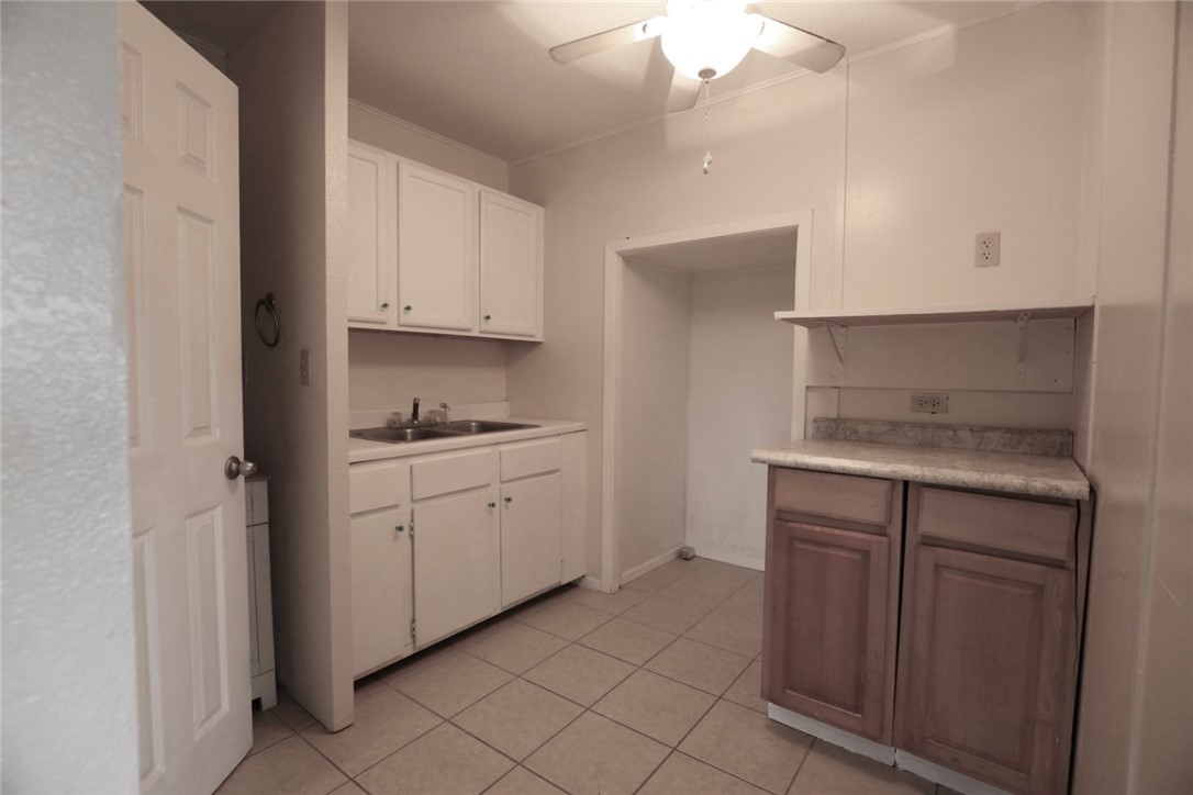 639 N Commercial St Property Photo 21