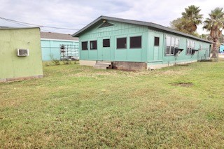 639 N Commercial St Property Photo 22