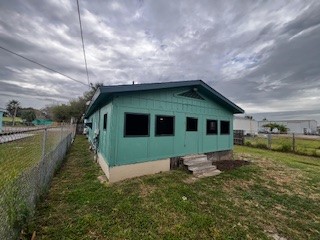 639 N Commercial St Property Photo 23