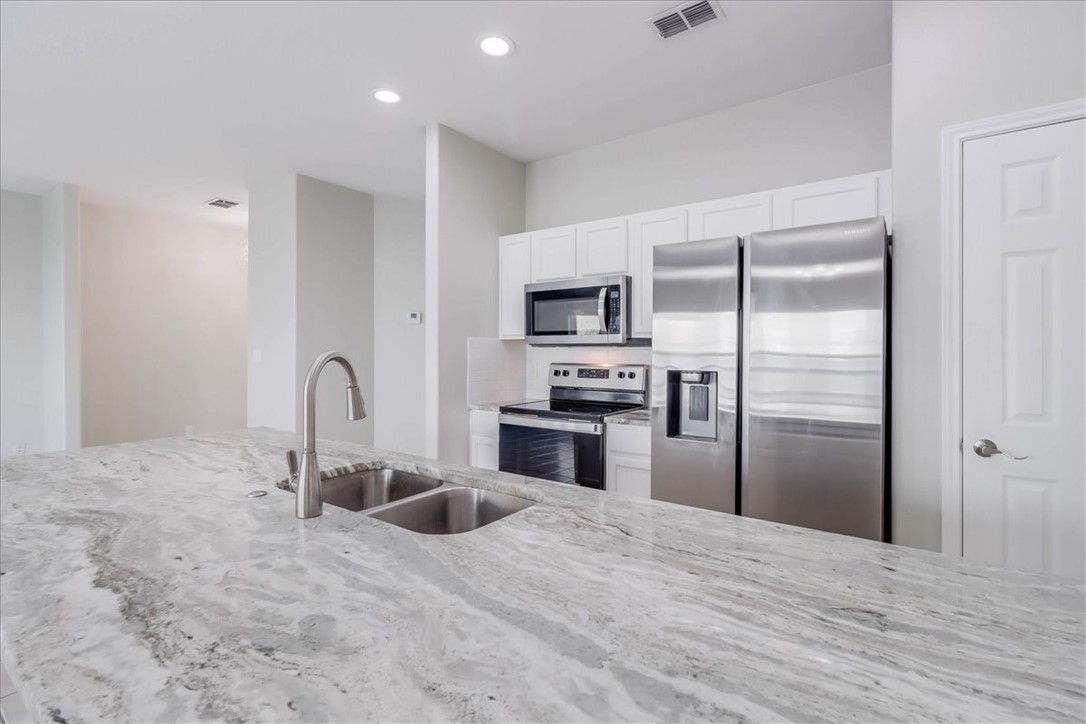 15513 Palmira Ave B Property Photo 2
