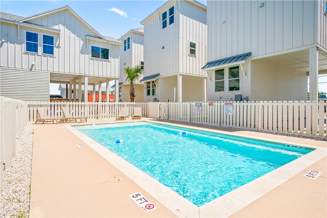 434 Oleander 9 Property Photo 3
