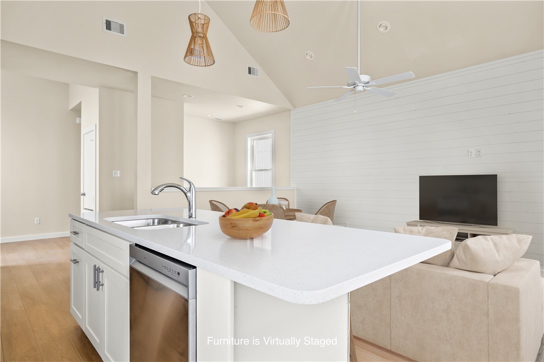 434 Oleander 9 Property Photo 15