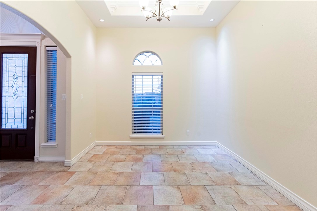 15306 Guadalupe River Dr Property Photo 4