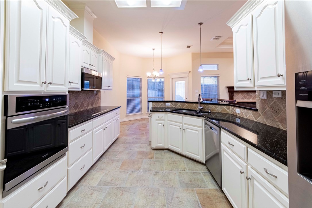 15306 Guadalupe River Dr Property Photo 8