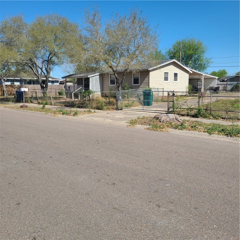 1418 Gavilan St Property Photo 2