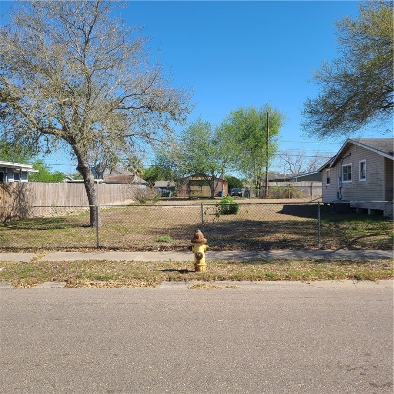 1418 Gavilan St Property Photo 5