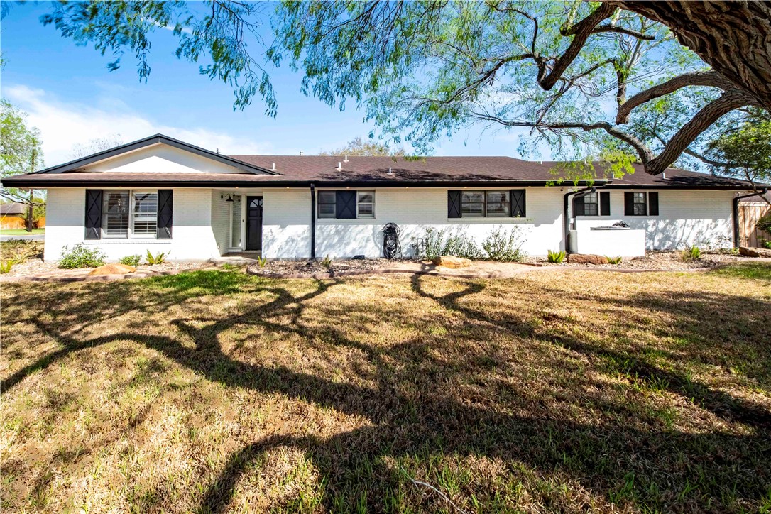1111 N Hackberry St Property Photo 1