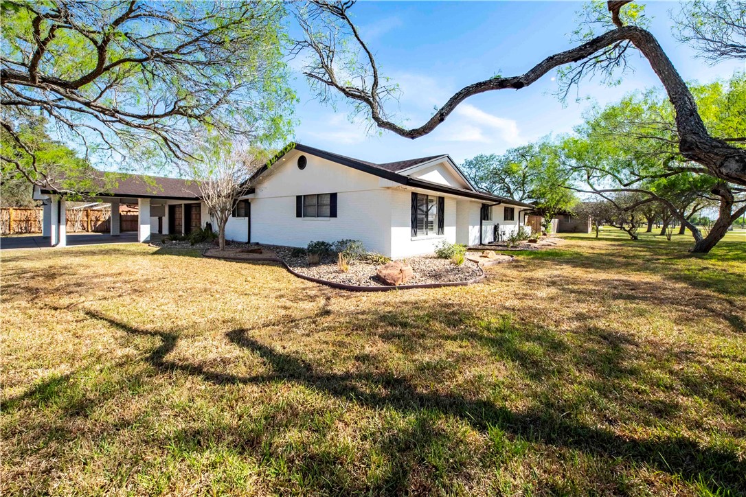 1111 N Hackberry St Property Photo 3