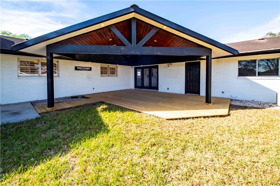 1111 N Hackberry St Property Photo 4