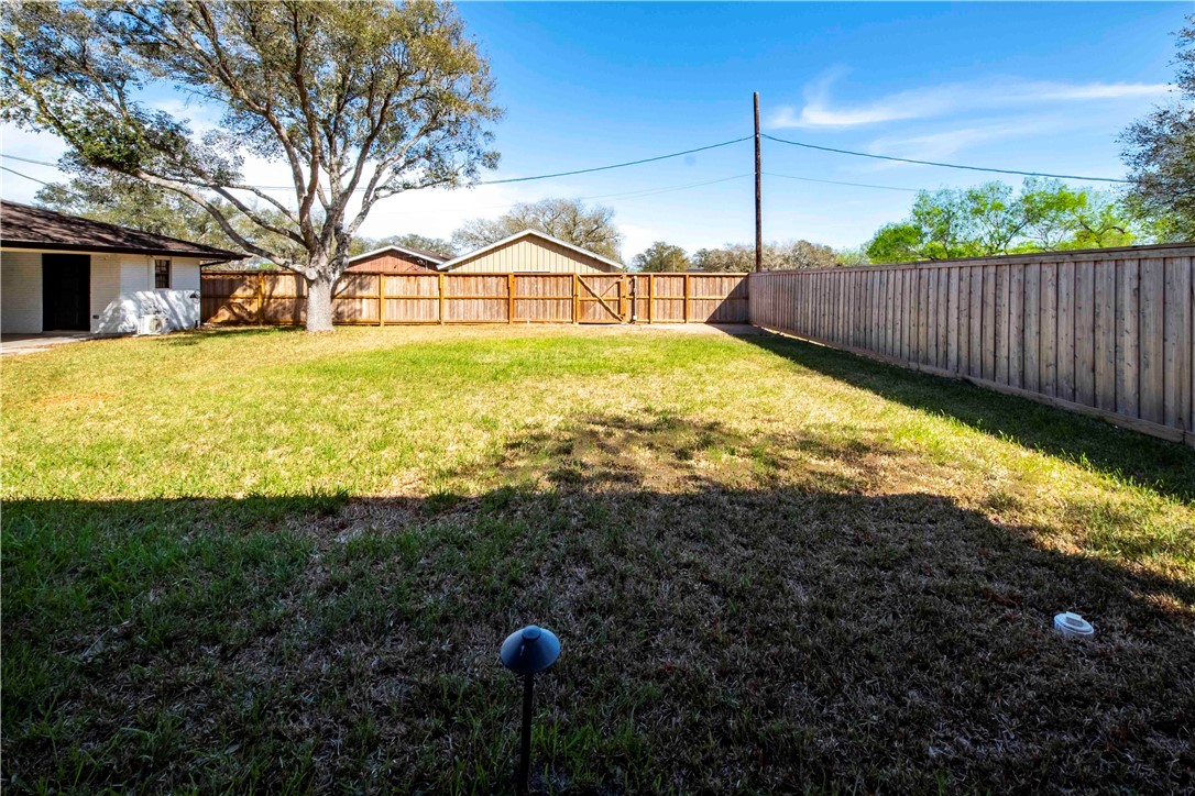 1111 N Hackberry St Property Photo 8
