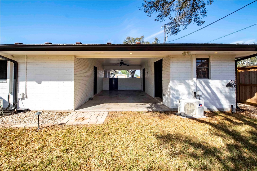 1111 N Hackberry St Property Photo 10