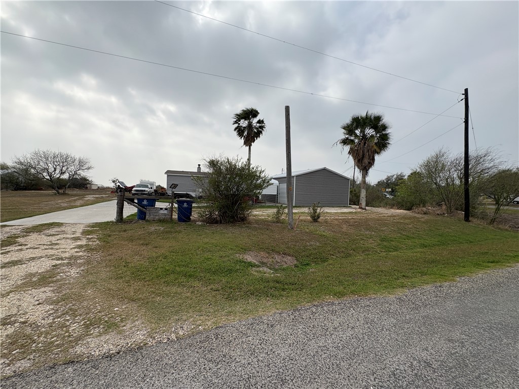 802 1st St Property Photo 2