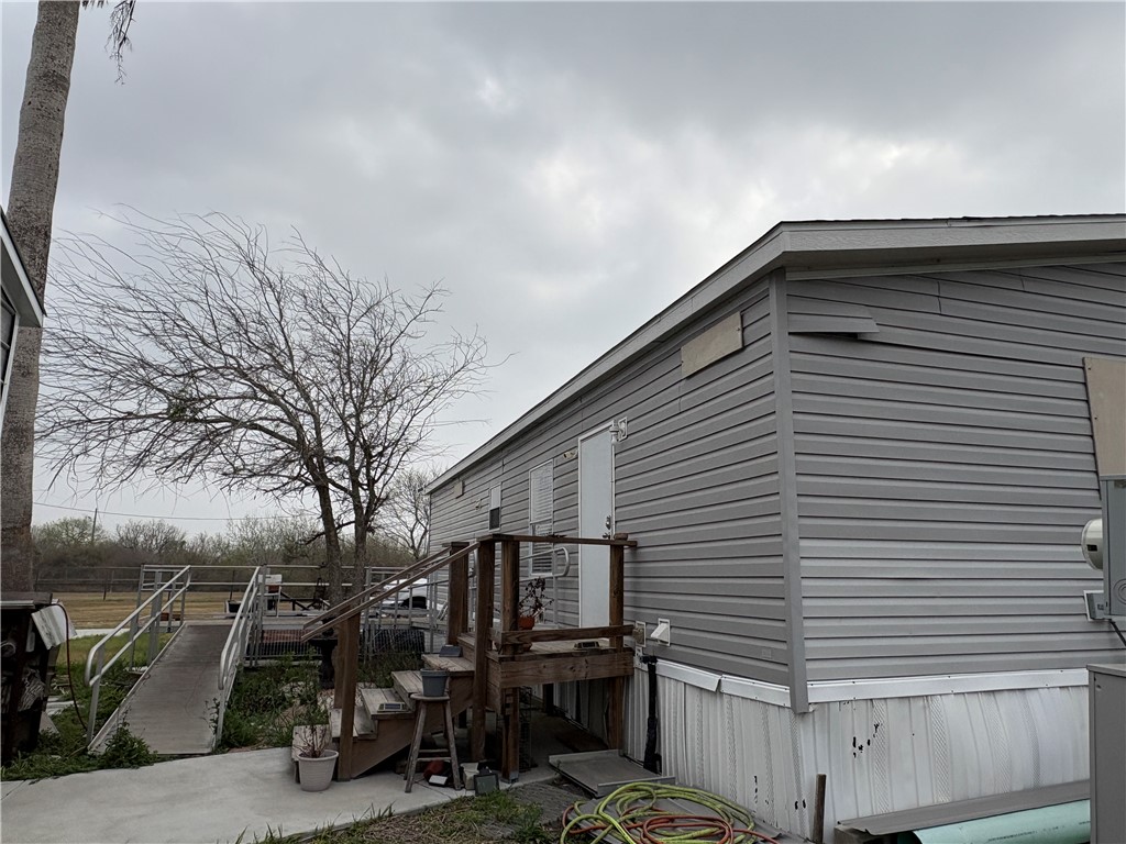 802 1st St Property Photo 5