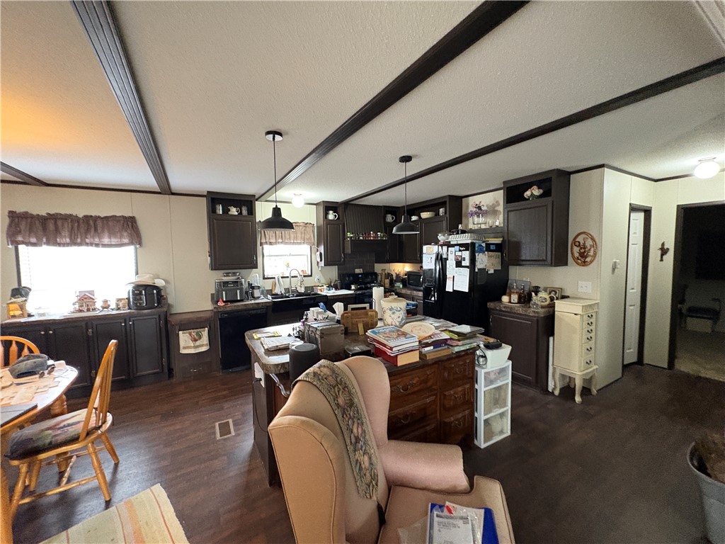 802 1st St Property Photo 14