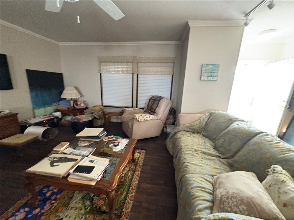 802 1st St Property Photo 16