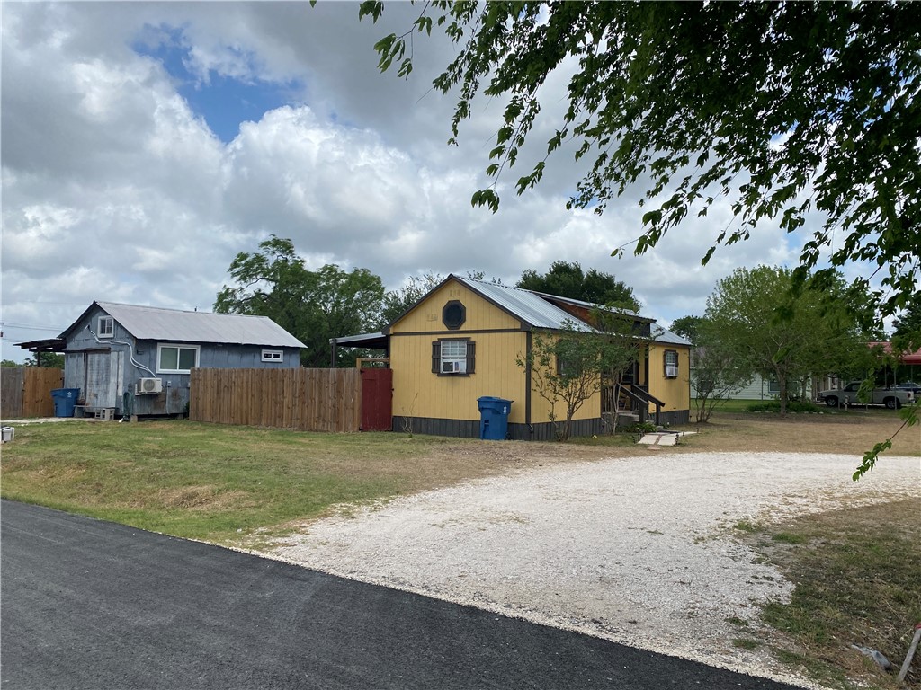 501 Holmes St Property Photo